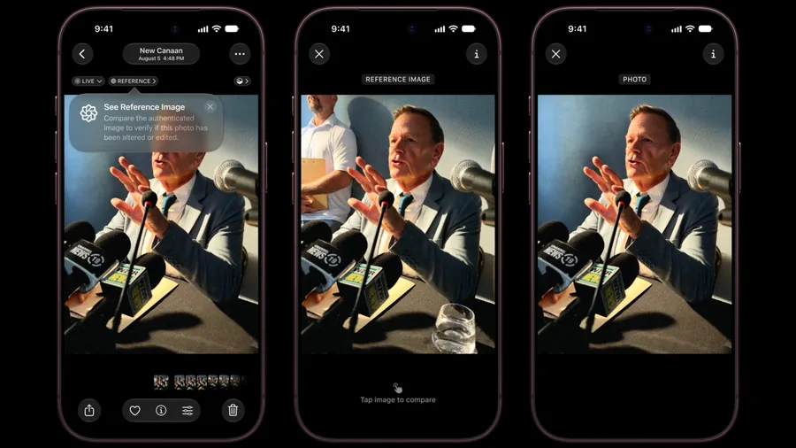 Drei iPhone 18 Pro zeigen in der Fotos App dasselbe Pressefoto eines Mannes am Mikrofon: links mit Hinweis auf das Referenzbild, in der Mitte das signierte Referenzbild, rechts das bearbeitete Foto